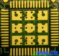 這也是不好的通孔設(shè)計，但部份通孔已經(jīng)用綠漆(mask)蓋上，但仍有部份通孔未塞孔。 