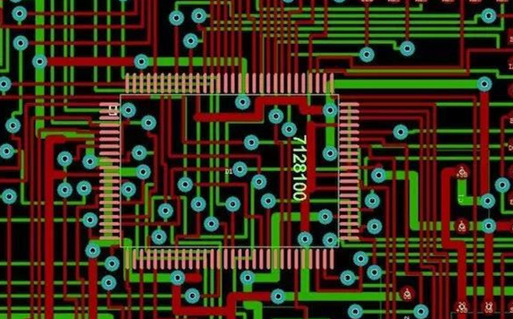圖1：兩種PCB模型的部分電路。頂圖：傳統(tǒng)設(shè)計版本。