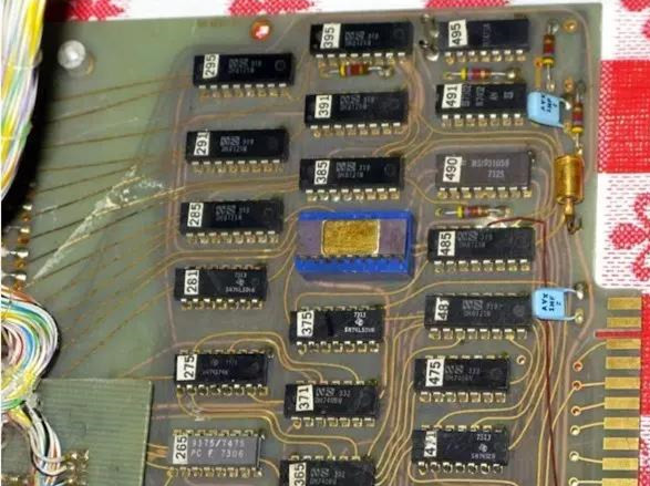 1972年開發(fā)的一塊基于Intel 8008的計算機中的印刷電路板。(資源來源：DigiBarn計算機博物館)