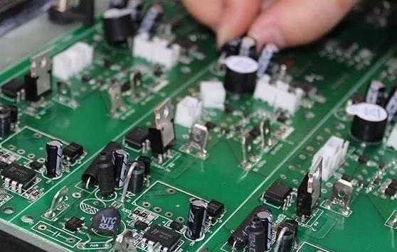 PCBA加工貼片元器件與插件元器件的區(qū)別在哪？